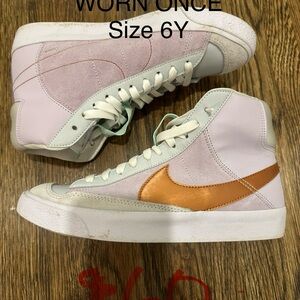 Nike Women's/Girls High-Top Sneakers - Light Purple and Copper and Mint